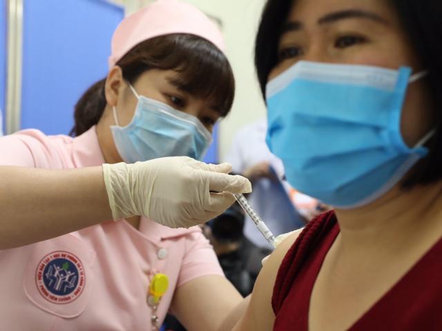 Số ca COVID-19 tăng nhanh, khi nào có vắc-xin ”made in Việt Nam”?