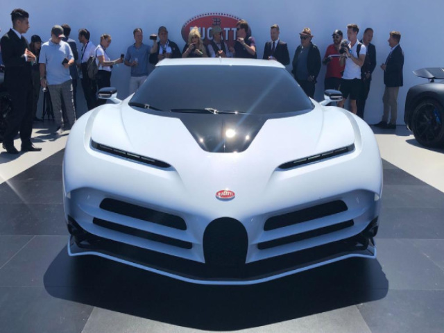 Siêu sao Cristiano Ronaldo tậu Bugatti Centodieci giá hơn 200 tỷ đồng nhìn cực xa hoa