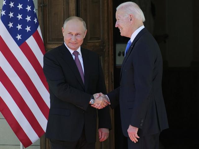 Phản ứng lạ của ông Biden khi được hỏi về ông Putin, Nhà Trắng vội đính chính