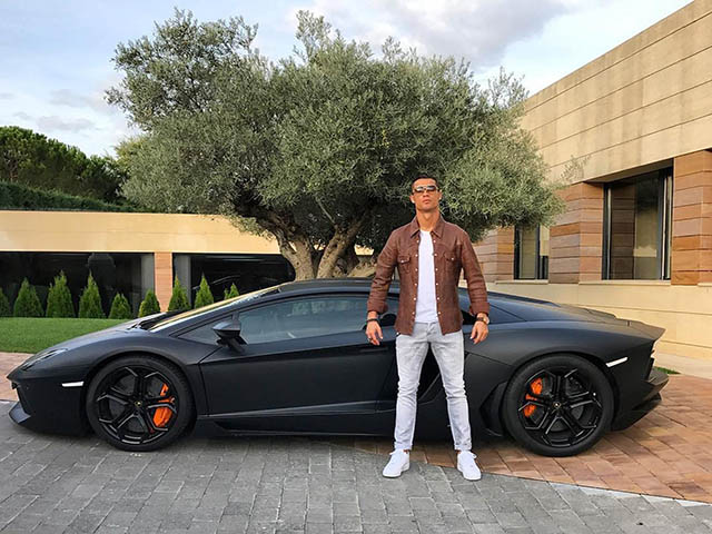 Cristiano Ronaldo và bộ sưu tập siêu xe toàn ”hàng thửa”