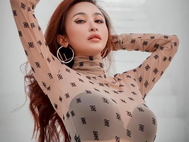 Vợ tỷ phú Minh nhựa khoe dáng với mốt xuyên thấu
