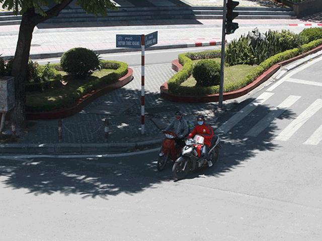 Người Hà Nội vật vã ”săn” bóng râm trốn ”chảo lửa”