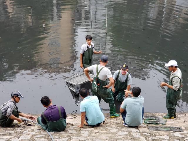 Tiết lộ lý do “bảo bối” làm sạch nước sông Tô Lịch bị tháo đưa lên bờ
