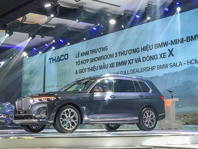 BMW X7 và showroom kết hợp ba thương hiệu chính thức có mặt tại Việt Nam