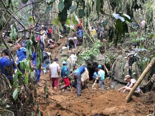 Sự thật chuyện người dân lên rừng tìm đá quý bị “chặt chém” bát mỳ tôm 100 nghìn
