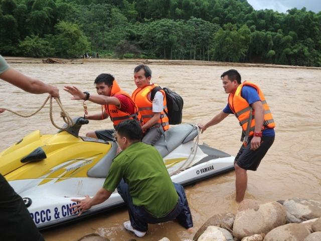 Video lũ lụt ở Thanh Hóa: Cận cảnh hoang tàn tại bản Sa Ná