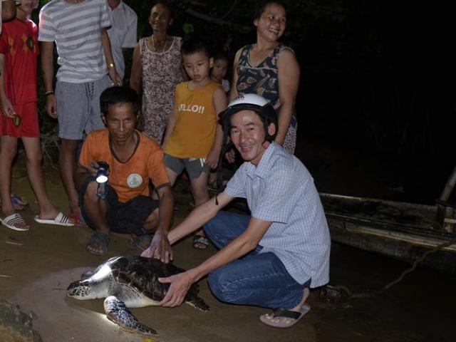 Lần đầu tiên bắt được rùa biển nặng 15 kg trên sông Hiếu