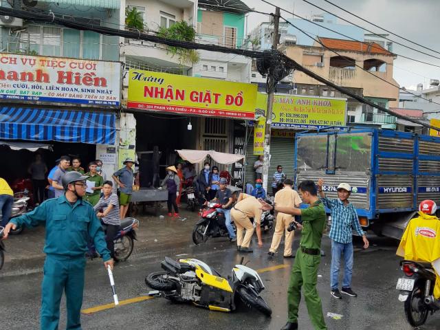 Tài xế xe tải gào thét “mất thắng” và cảnh tượng hãi hùng trên phố Sài Gòn