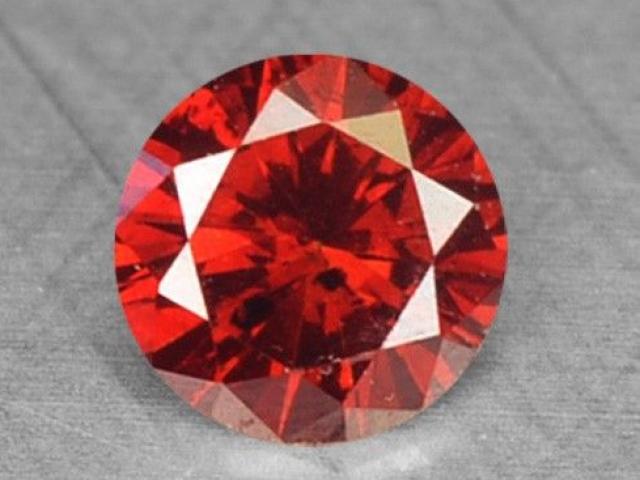 Quần áo bạn đang mặc có thể đang phá rừng 7 Sự quý hiếm lạ lùng của những viên kim cương đỏ