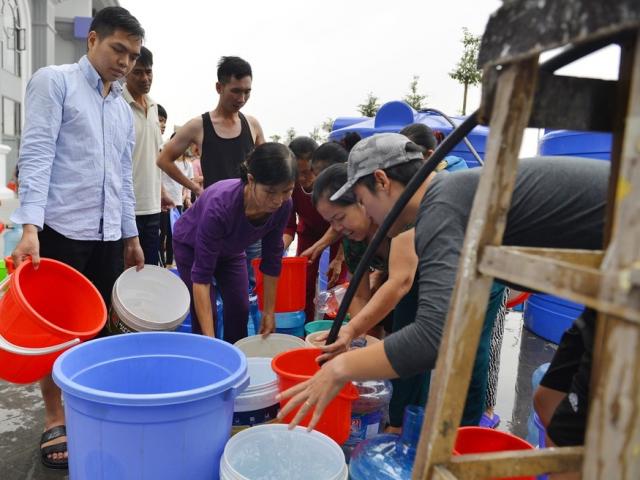 Hàng nghìn cư dân khốn khổ vì mất nước giữa những ngày Hà Nội nóng đỉnh điểm