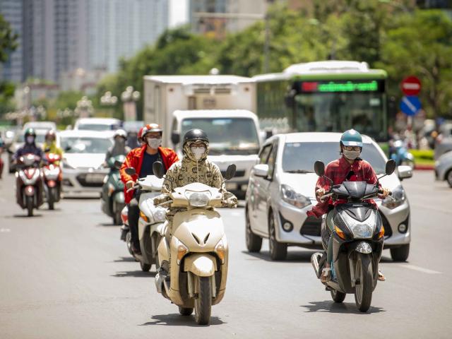Miền Bắc nắng nóng gia tăng ở đồng bằng, vùng núi đề phòng lũ quét