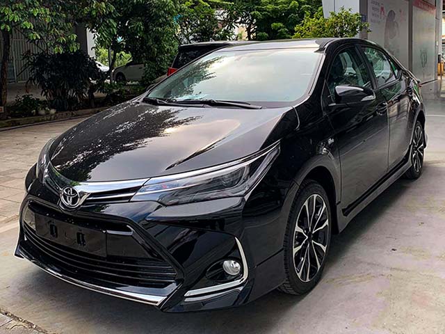 Cận cảnh Toyota Corolla Altis thế hệ mới tại Việt Nam