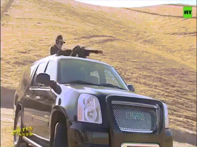 Video: Tổng thống quốc gia Trung Á bắn súng máy nòng xoay trên xe SUV gây sốt