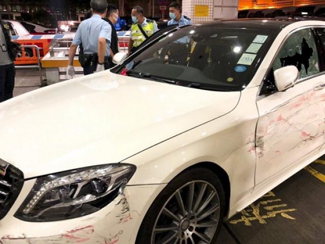 Driving a Mercedes, the leader of Tam Hoang's gang in Hong Kong was shot in the chest by the killer