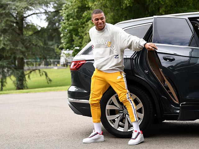 Kylian Mbappé sở hữu những chiếc xế hộp ”ngược” với phong cách trên sân cỏ