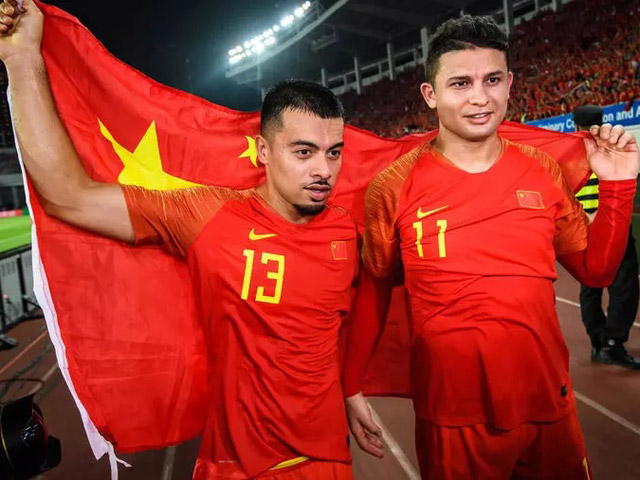 ĐT Trung Quốc sắp đấu Việt Nam bỗng "có biến": Chuyên gia mạng chê HLV 4 Các đội cùng bảng ĐT Việt Nam giật mình: Trung Quốc đá với 10 cầu thủ nhập tịch