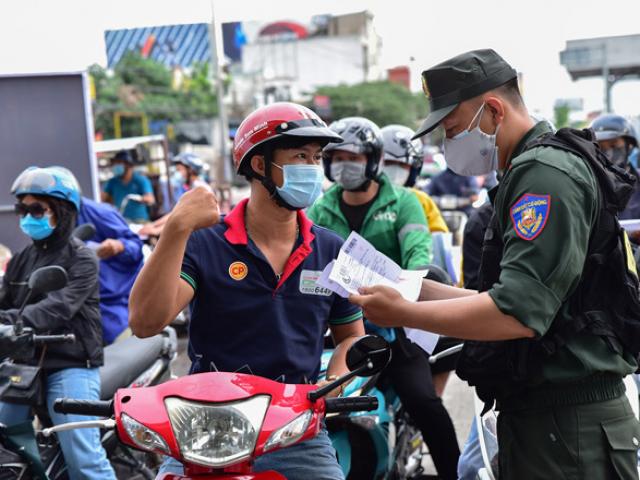 Nhiều người rời TP.HCM đến Đồng Nai phải quay đầu xe vì không có “giấy thông hành”