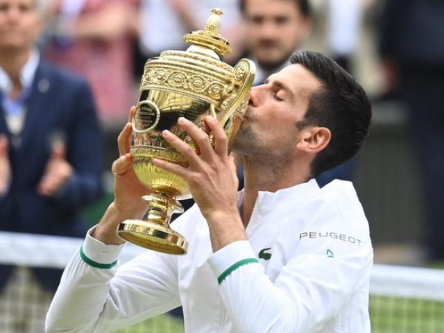 Djokovic wins Wimbledon is still angry with fans, Federer shares joy with rivals (Tennis 24/7)