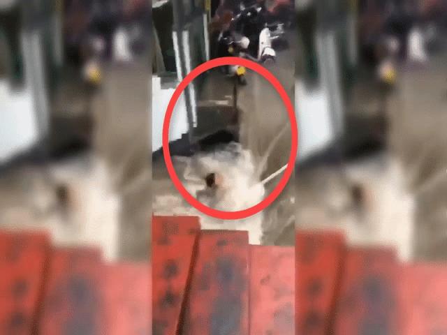 Video, hình ảnh gây sốc về đợt mưa lớn chưa từng có trong 60 năm ở Hà Nam, Trung Quốc