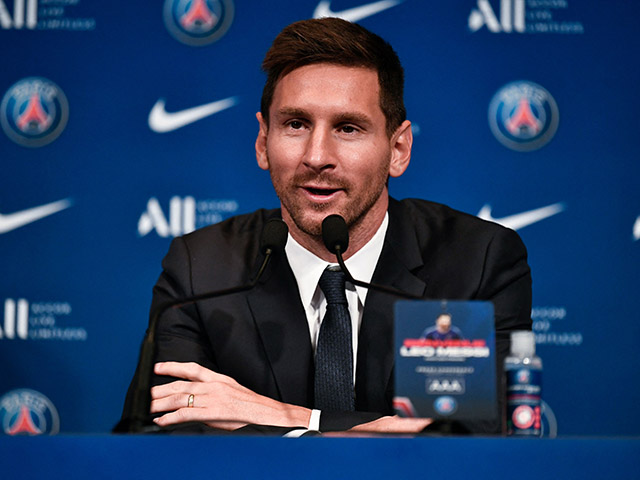 Messi mới đến PSG đã muốn đấu Barcelona, sếp lớn ”dằn mặt” Mbappe