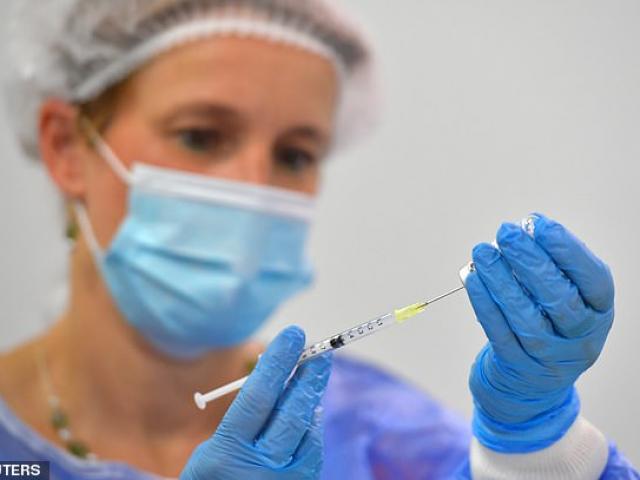 Covid-19: Nữ y tá Đức bị nghi tiêm nước muối thay vaccine cho gần 8.600 người lên tiếng