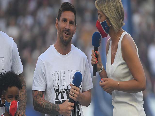 Messi ra mắt tại PSG: Cầu trường “nổ tung” phấn khích, fan la ó Mbappe