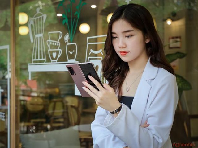 Bảng giá smartphone Samsung: Galaxy Z Flip giảm ”sốc” 17,5 triệu