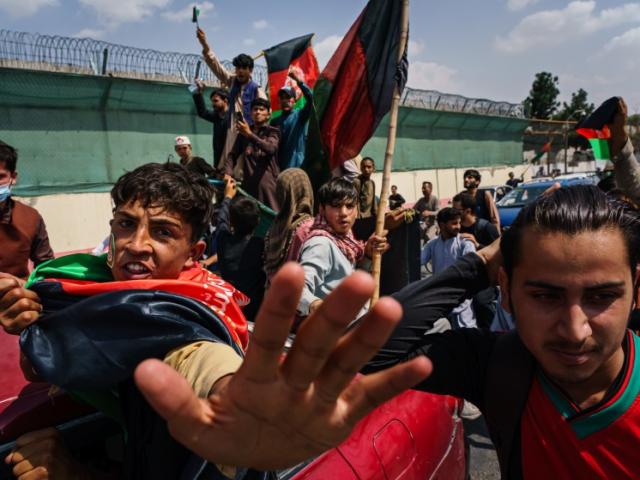 Người Afghanistan làm việc ở đại sứ quán Mỹ: ”Thà chết dưới làn đạn của Taliban...”