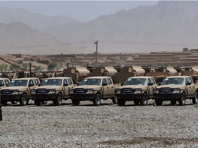 Loạt xe Ford Ranger và Humvee bị bỏ lại tại Afghanistan
