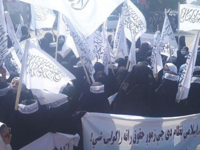 Phụ nữ Afghanistan tuần hành ủng hộ Taliban, gọi nhóm này là 'tia hi vọng duy nhất'