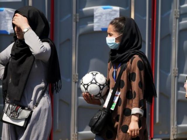Taliban tuyên bố cấm phụ nữ Afghanistan chơi thể thao