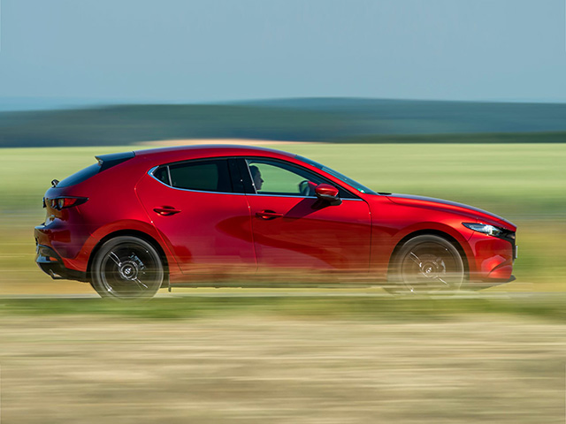 Giá xe Mazda3 tháng 9/2021, ưu đãi 50% phí trước bạ