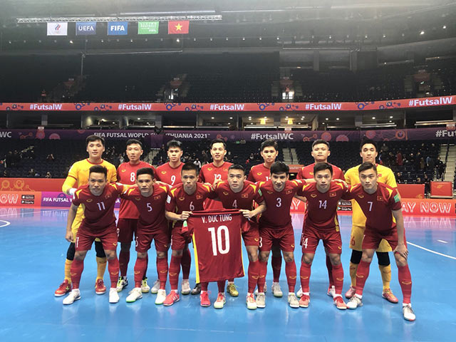 HLV Phạm Minh Giang xúc động cảm ơn người hâm mộ ”tiếp lửa” ở Futsal World Cup