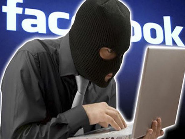 Warning about the risk of losing personal information, the account is permanently locked on Facebook