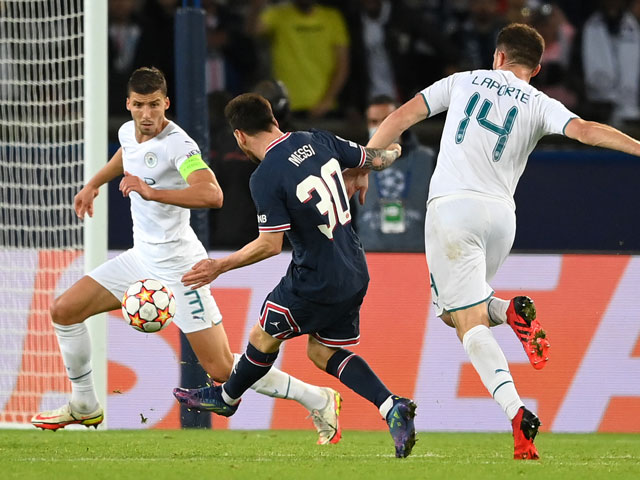 De Bruyne đạp cầu thủ PSG không bị thẻ đỏ, fan MU tức kêu bất bình đẳng 11 Video bóng đá PSG - Man City: Phủ đầu bất ngờ, Messi định đoạt (Cúp C1)