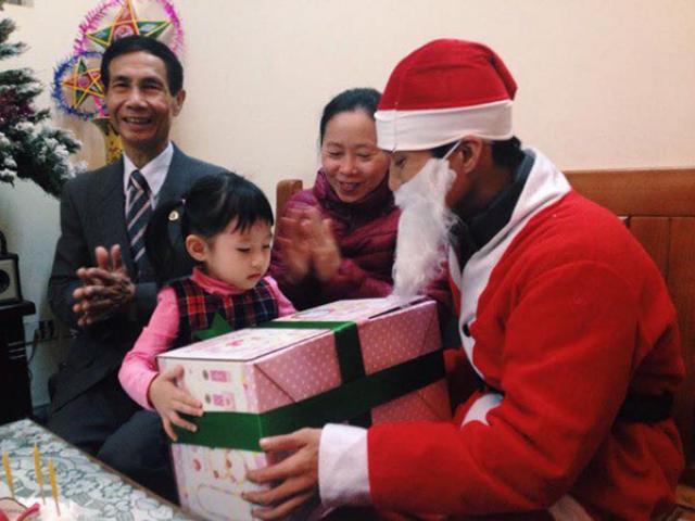 ”Ông già Noel” kiếm được bao nhiêu tiền mùa Giáng sinh?