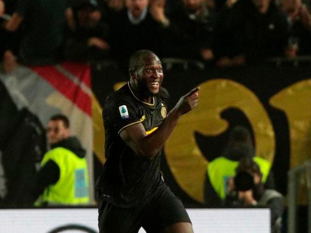 Video highlight trận Brescia - Inter Milan: Lukaku vẽ siêu phẩm, soán ngôi Juventus