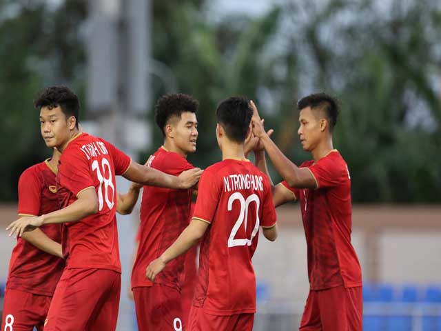 U22 Việt Nam khởi đầu ấn tượng SEA Games: Đức Chinh được ”đàn anh” khen ngợi