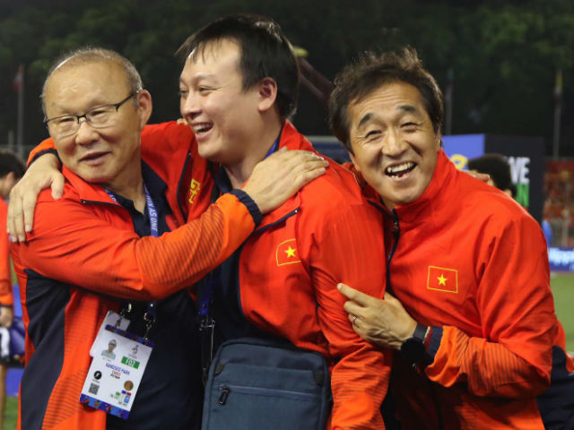 Họp báo U22 Việt Nam sau chung kết SEA Games: Thầy Park vắng mặt, trợ lý nói lời tâm can