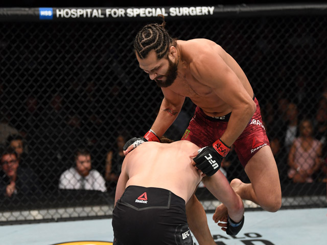 5 cú knock-out rung chuyển UFC 2019: Võ sỹ ”ngủ sâu” chỉ sau 5 giây