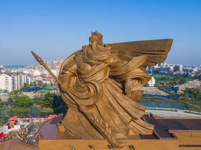 The giant statue of Guan Yu is 