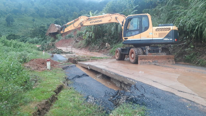 Nóng: Sạt lở đất khiến khoảng 20 cán bộ, chiến sĩ thuộc sư đoàn 337 nghi bị vùi lấp