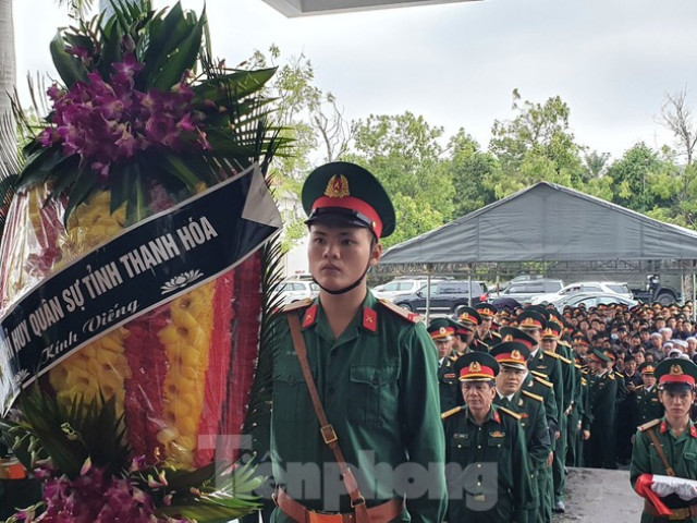 Người thân, đồng đội nghẹn ngào tiễn biệt Đại tá Hoàng Mai Vui hi sinh ở Rào Trăng 3