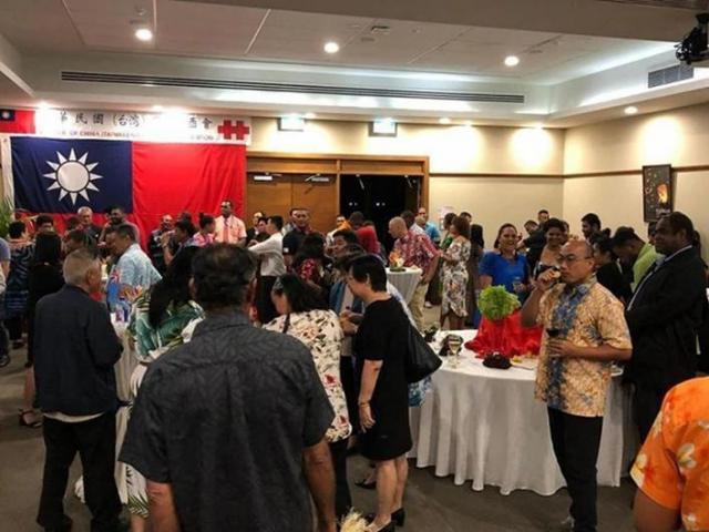 Quan chức ngoại giao Đài Loan và TQ ẩu đả ở đảo quốc Thái Bình Dương, phải nhập viện