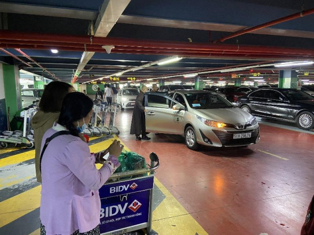 Tan Son Nhat Airport talked about the 25,000 dong parking fee