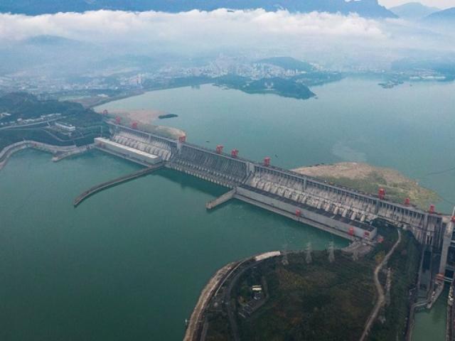 The largest hydroelectric dam on the planet in China set a world record