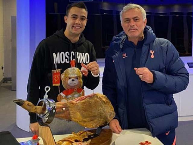 Mourinho treated SAO Tottenham with a shocking price plate of VND 15 million