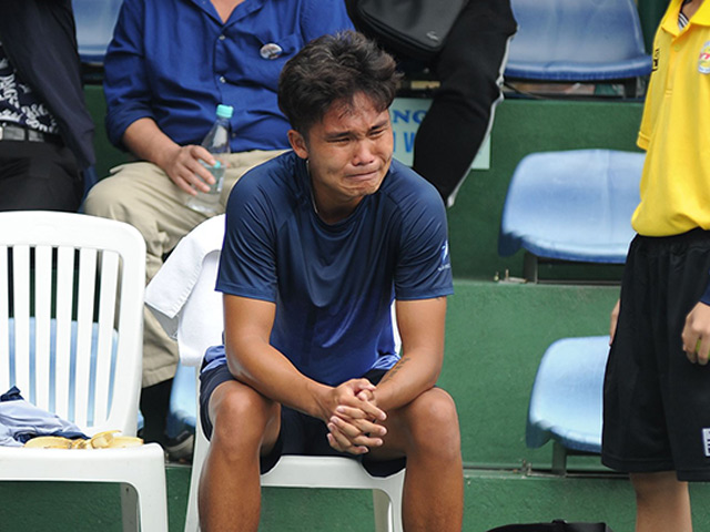 Choking Vietnamese tennis: Linh Giang sobbed when he won over Ly Hoang Nam