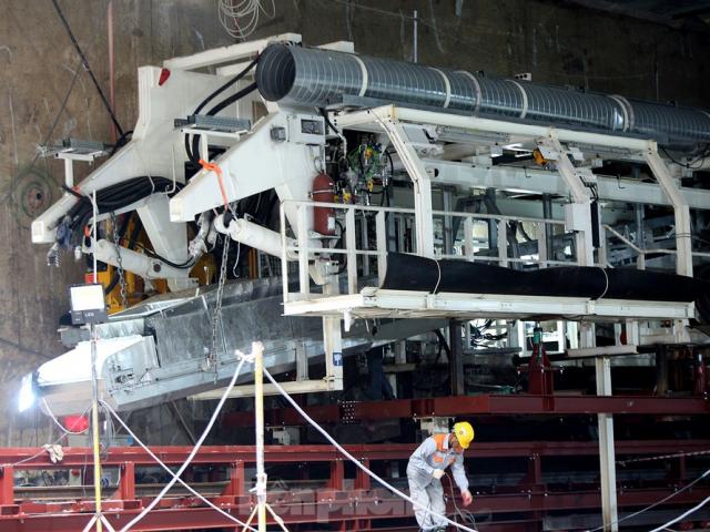 Cận cảnh lắp ráp robot đào hầm ”khủng” nặng 850 tấn thi công Metro Nhổn - ga Hà Nội
