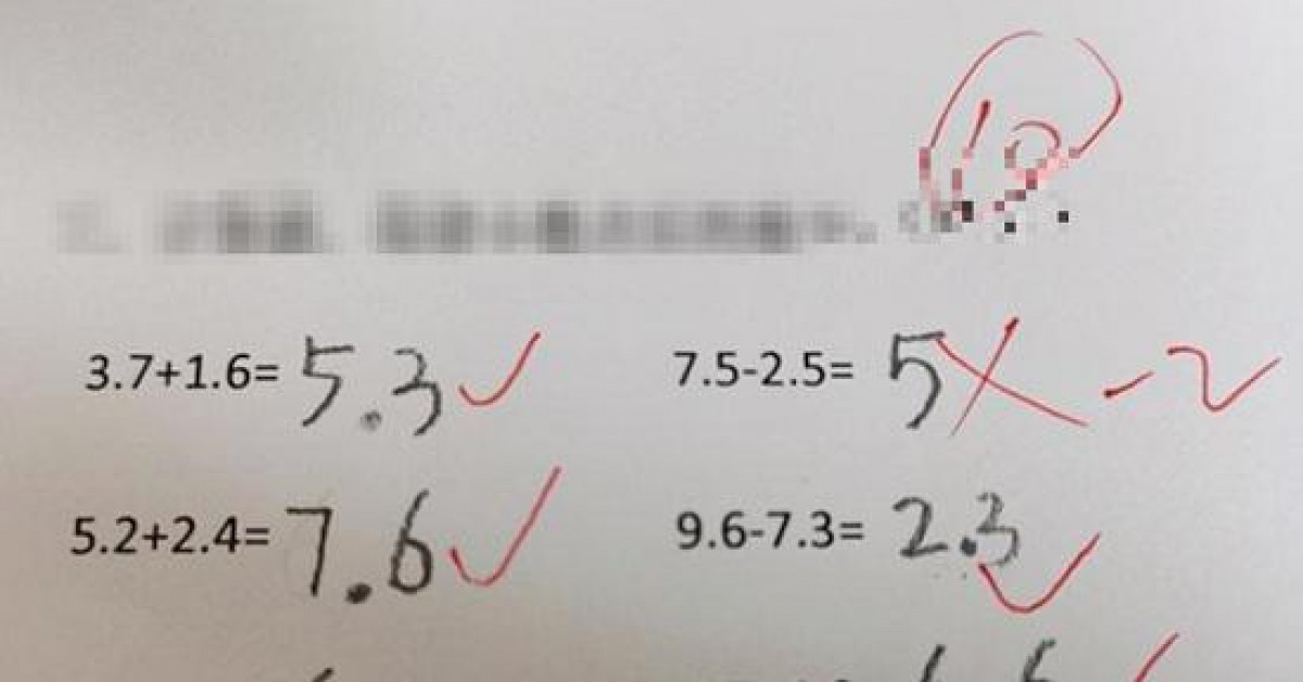 Con tính ”7,5 - 2,5 = 5” bị gạch sai khiến mẹ bức xúc, lời giải thích của cô giáo gây ngỡ ngàng